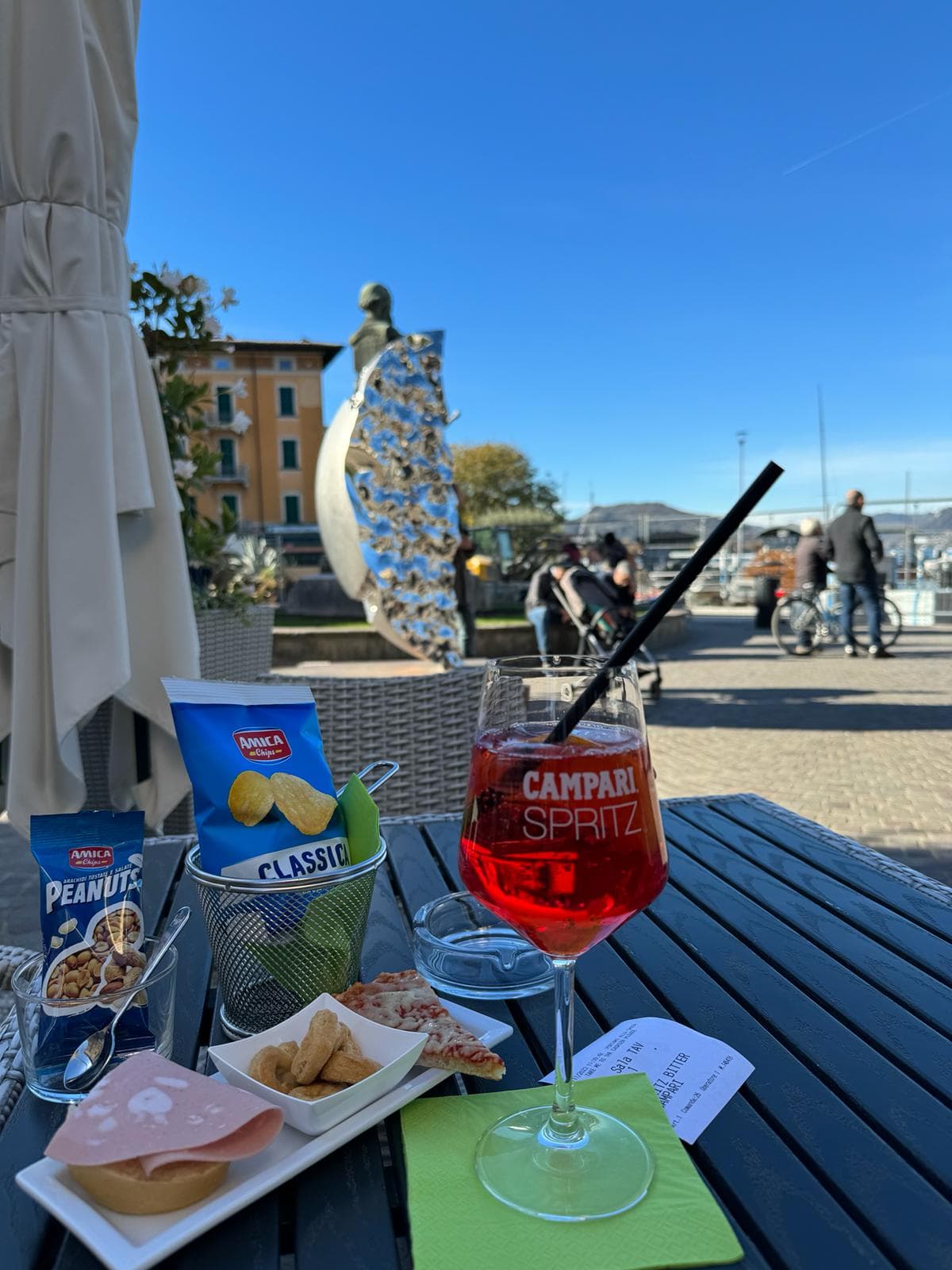 Aperitivo im Antico Caffè Centrale in Iseo
