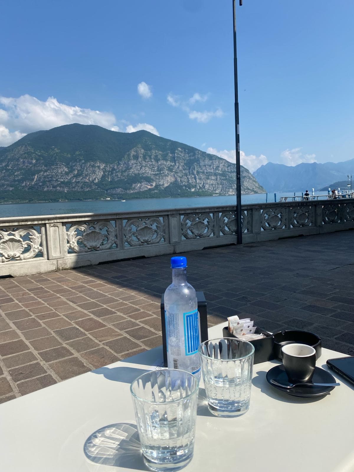 Innen- und Terrassenstimmung im Opera Iseo